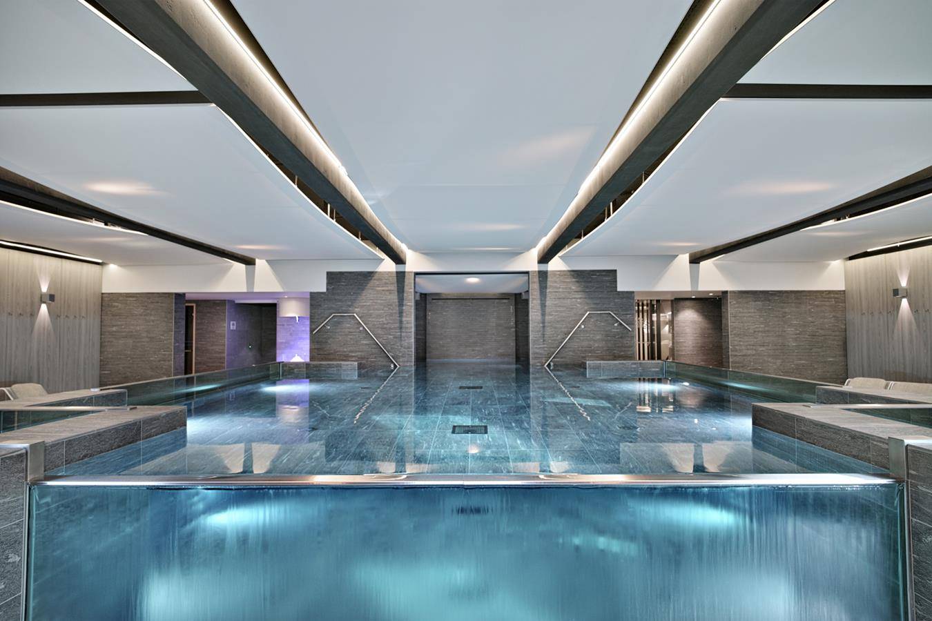 安錫 Impérial Palace Cristal Spa 玻璃水療池
