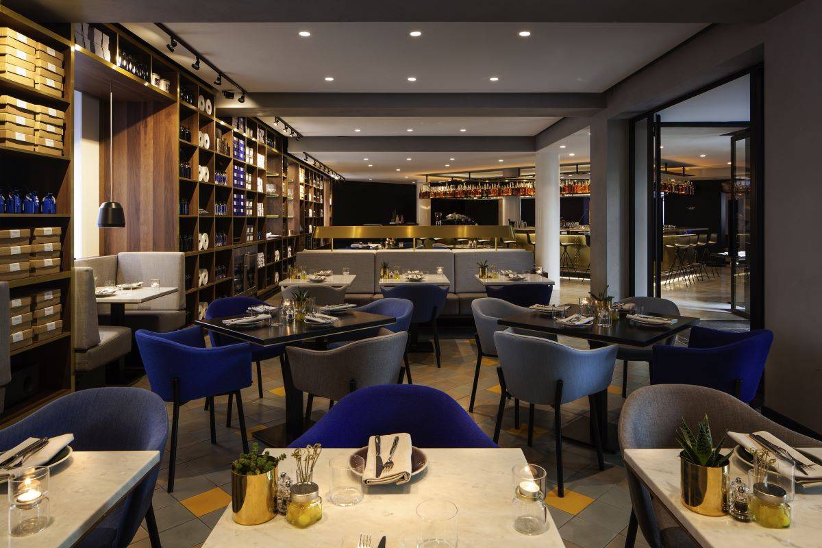 INK Hotel PRESSROOM 餐廳書牆用餐區