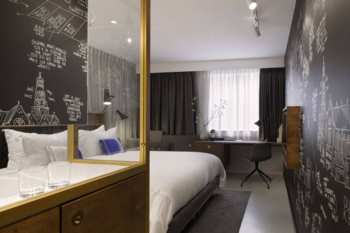 INK Hotel 客房的阿姆斯特丹手繪地圖牆