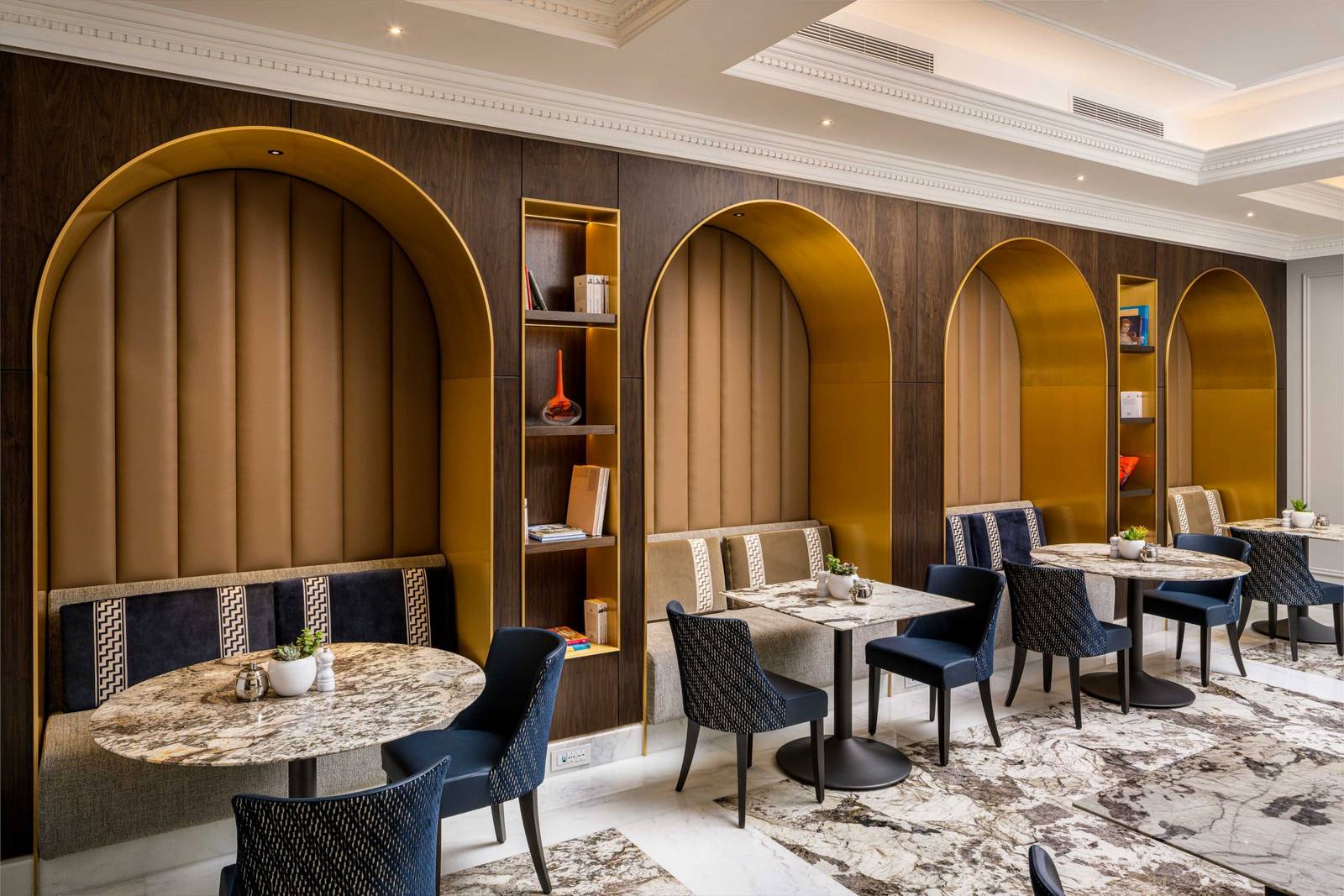 布加勒斯特 Athénée Palace 洲際酒店 Café Athénée 拱形壁龕與座位