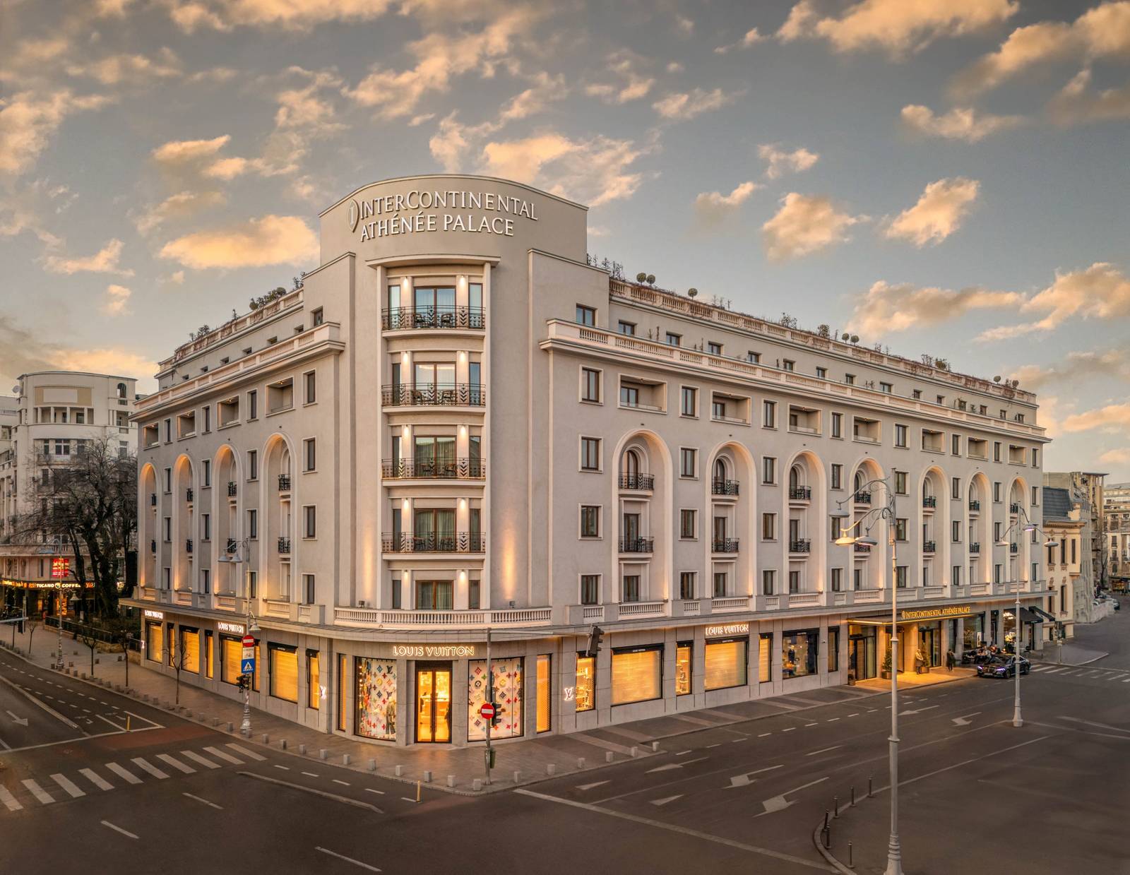 布加勒斯特 Athénée Palace 洲際酒店 街角外觀與黃昏天色