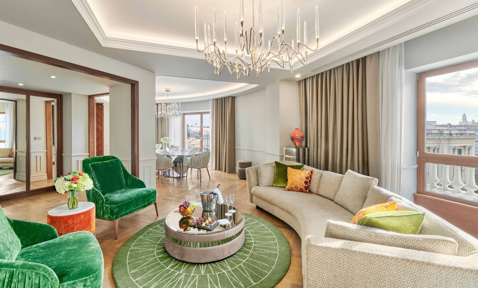 布加勒斯特 Athénée Palace 洲際酒店 Royal Suite 起居室與水晶燈