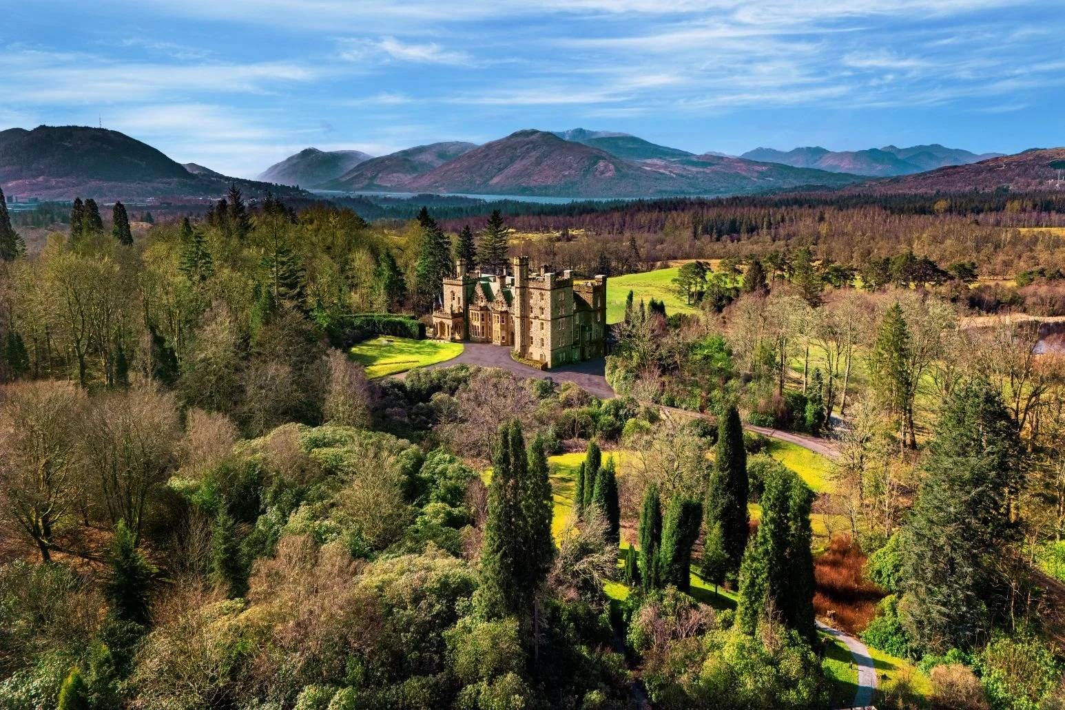 Inverlochy Castle 莊園林地與周邊山谷空拍