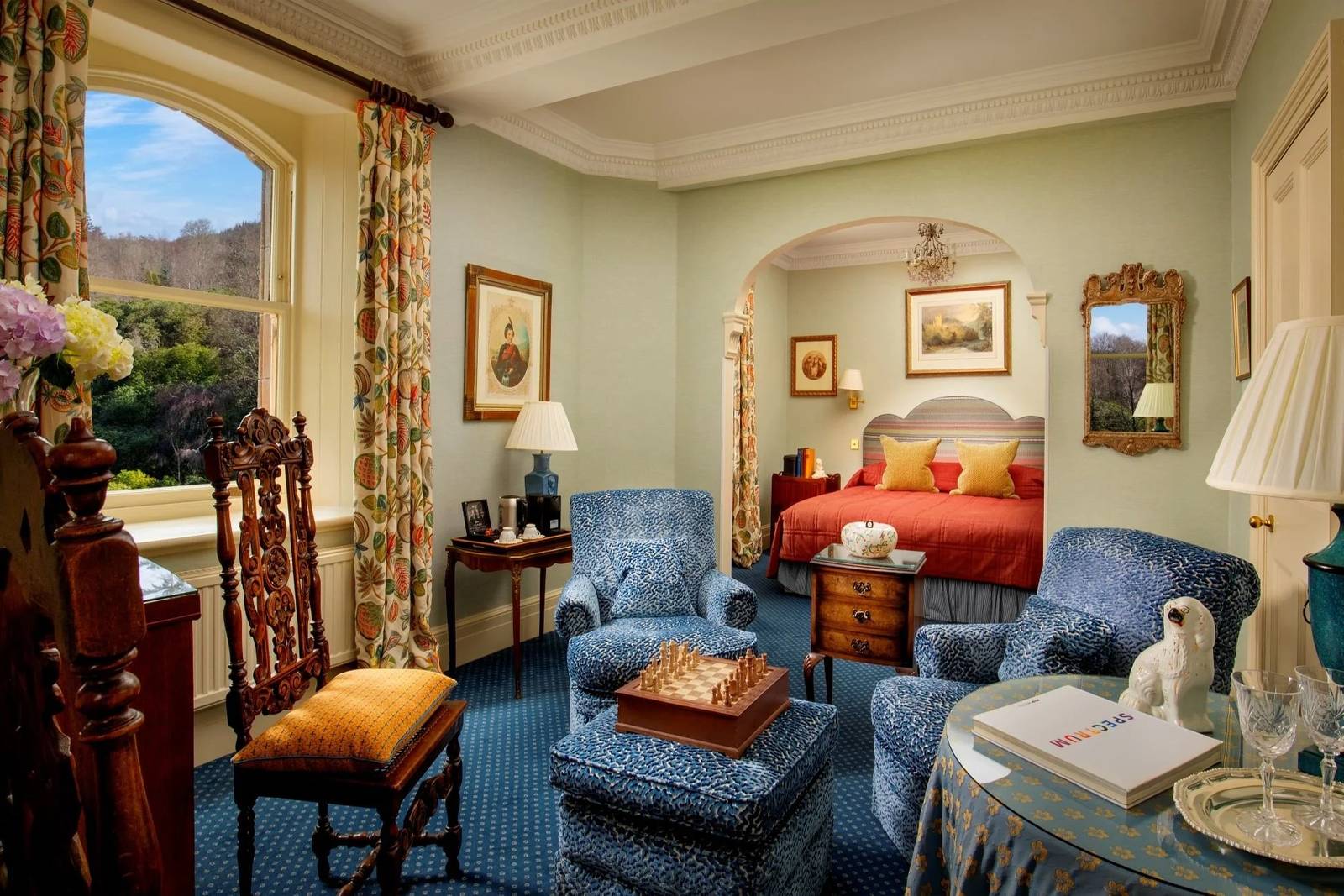 Inverlochy Castle 附拱門起居區的城堡客房