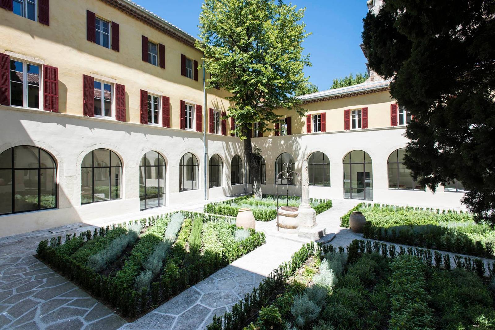 阿爾勒 Hôtel Jules César 修道院迴廊花園