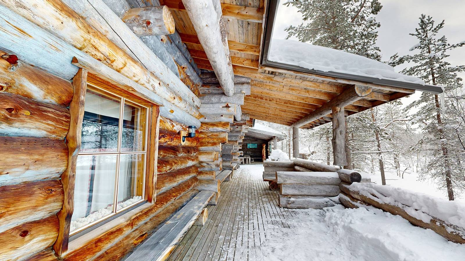 Kakslauttanen Arctic Resort 雪中的煙燻三溫暖木屋