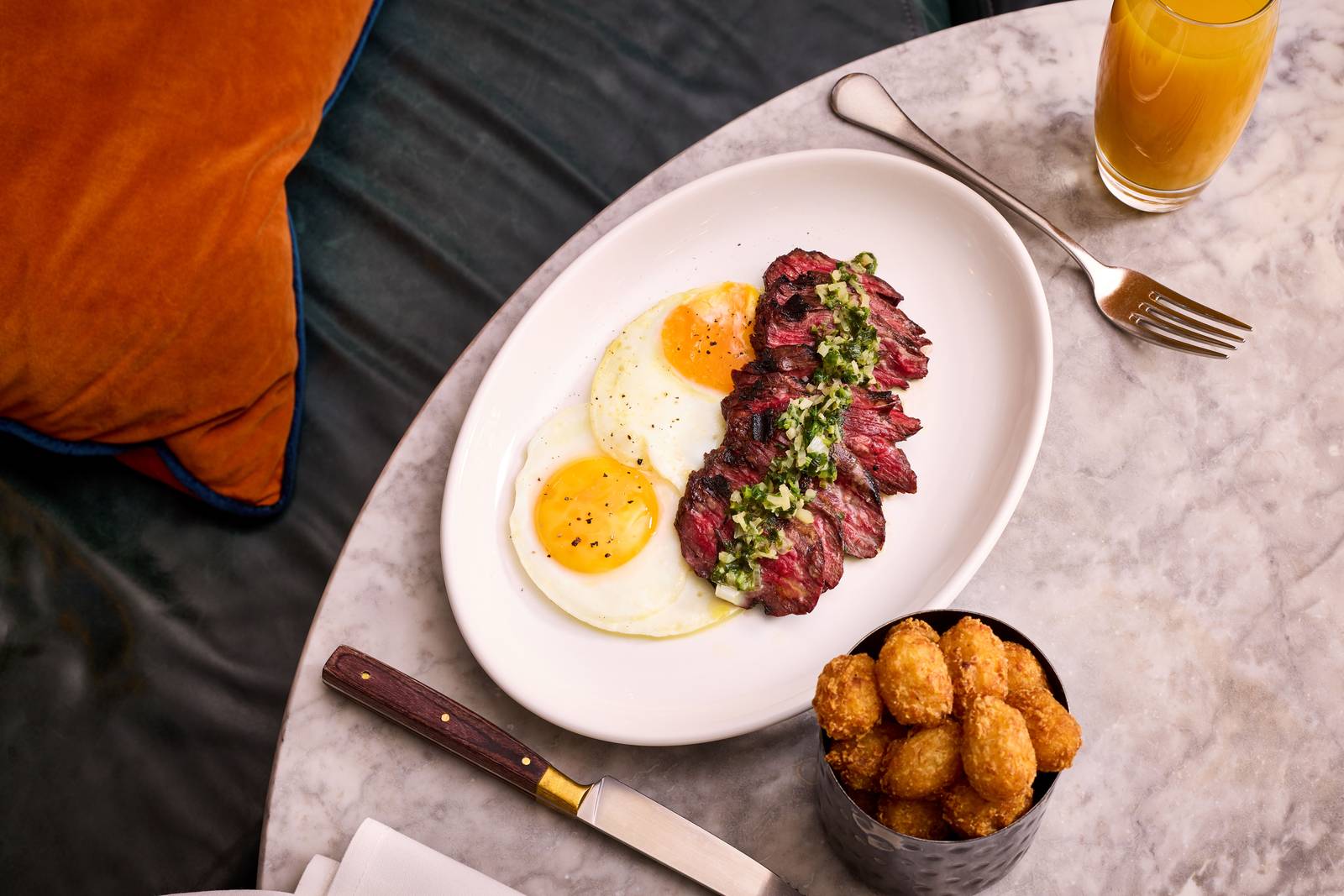 King Street Townhouse The Tavern 早午餐的牛排與鬆餅