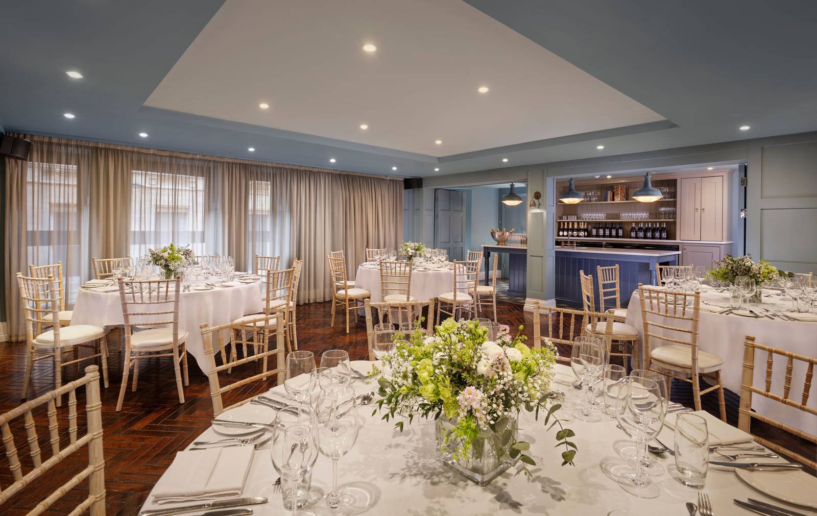 King Street Townhouse 宴會廳的圓桌佈置