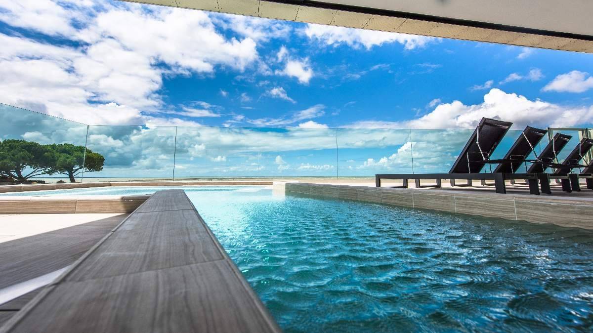 La Grande Terrasse Spa 戶外池與海景