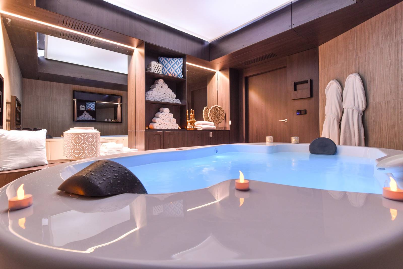 La Grande Terrasse NUXE Spa 按摩池室