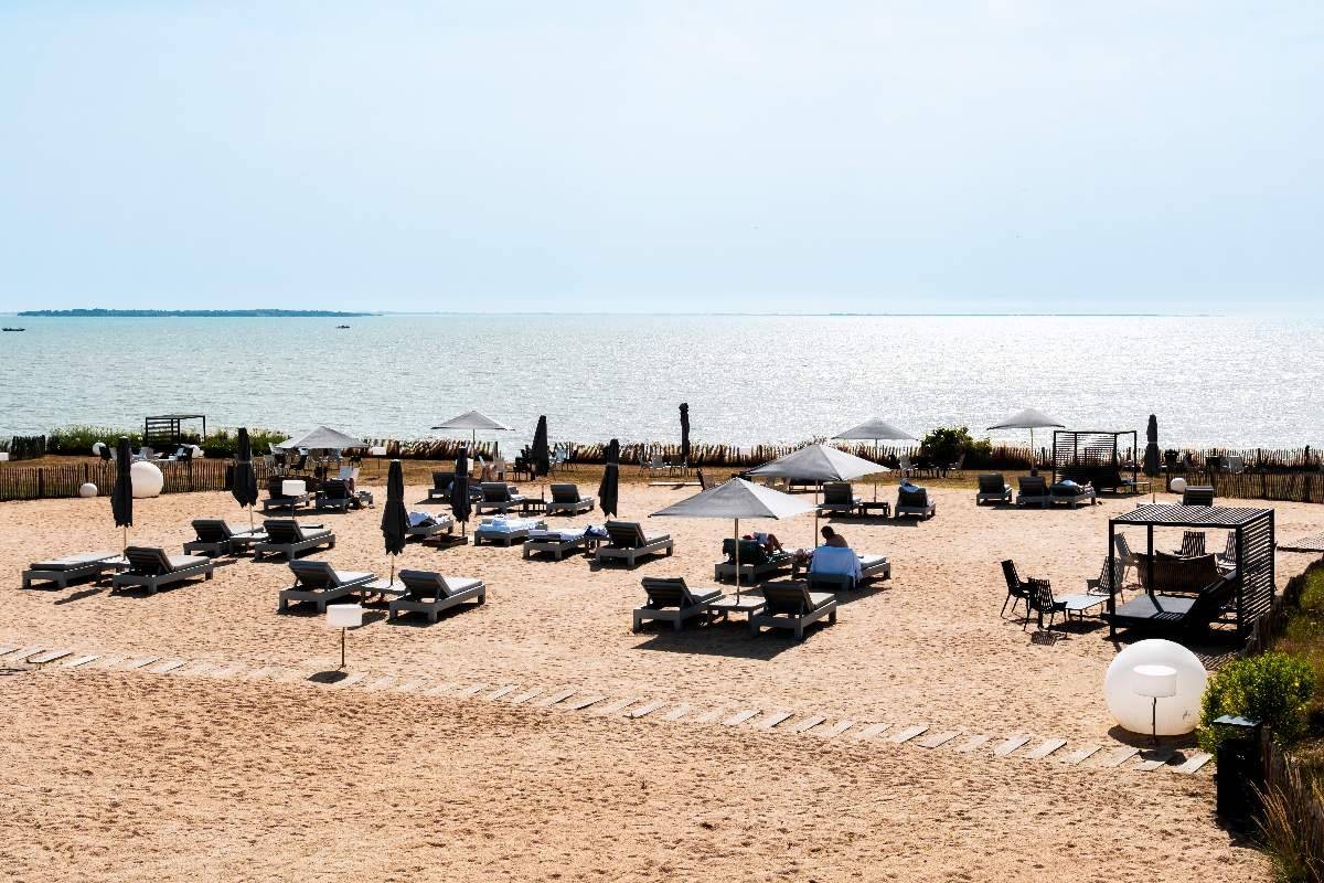 La Grande Terrasse 私人海灘躺椅區