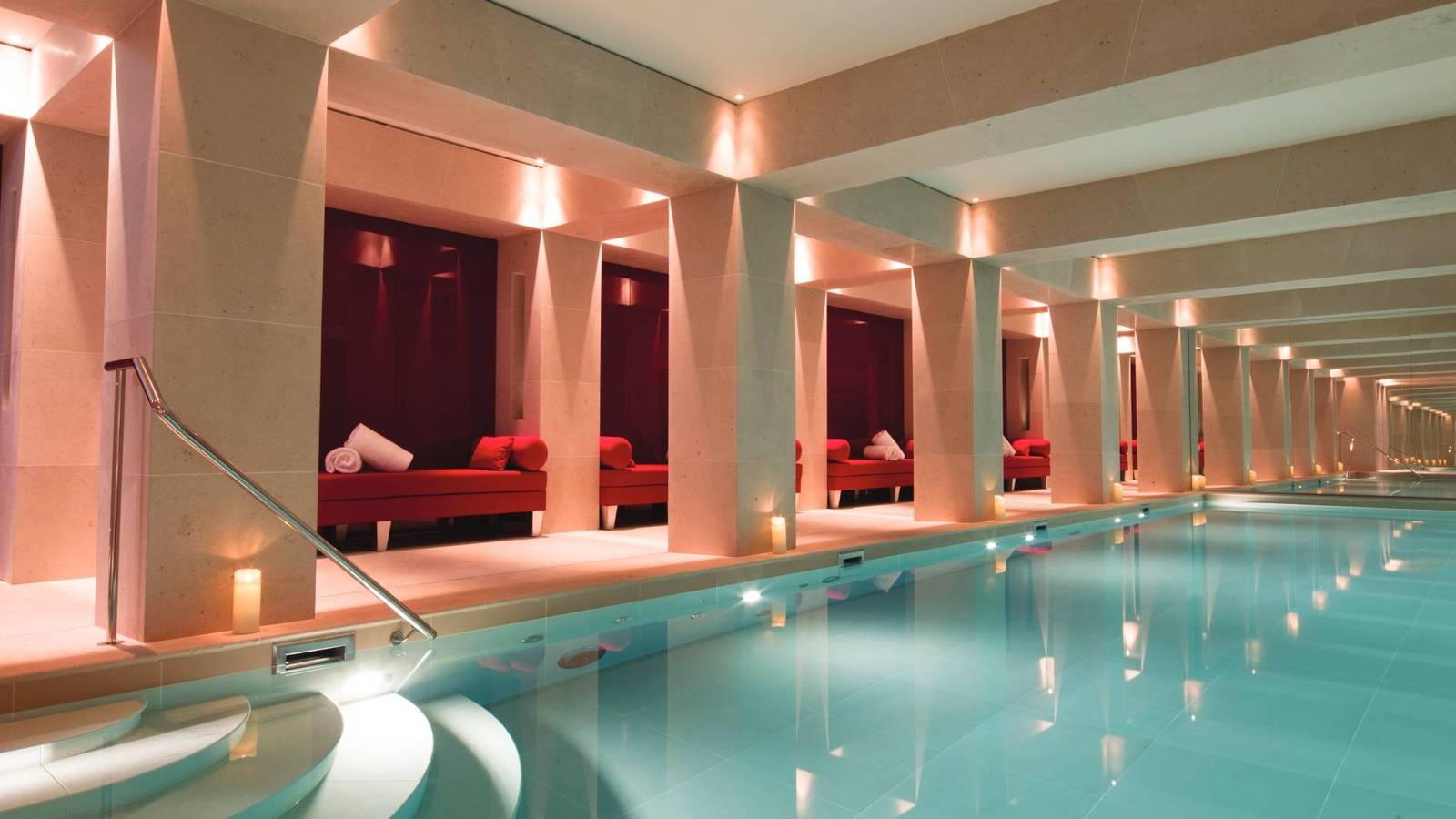 巴黎 La Réserve Spa Nescens 室內泳池
