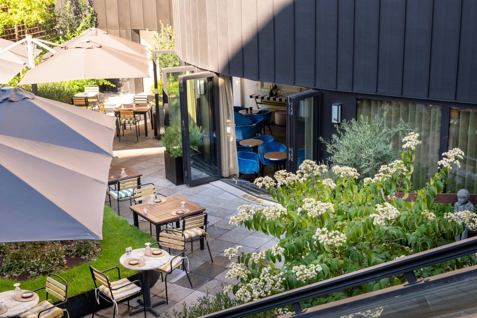 Le Louise Hotel 花園露台座位