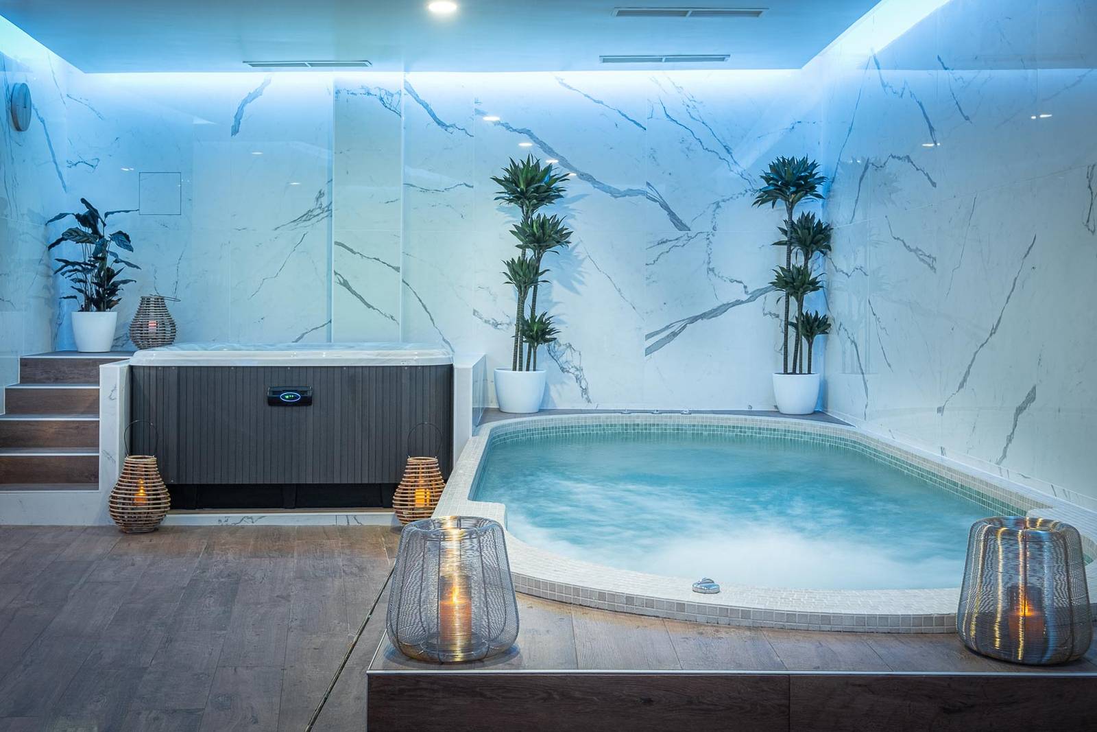 波爾多 Le Palais Gallien Spa 大理石紋牆面的按摩池