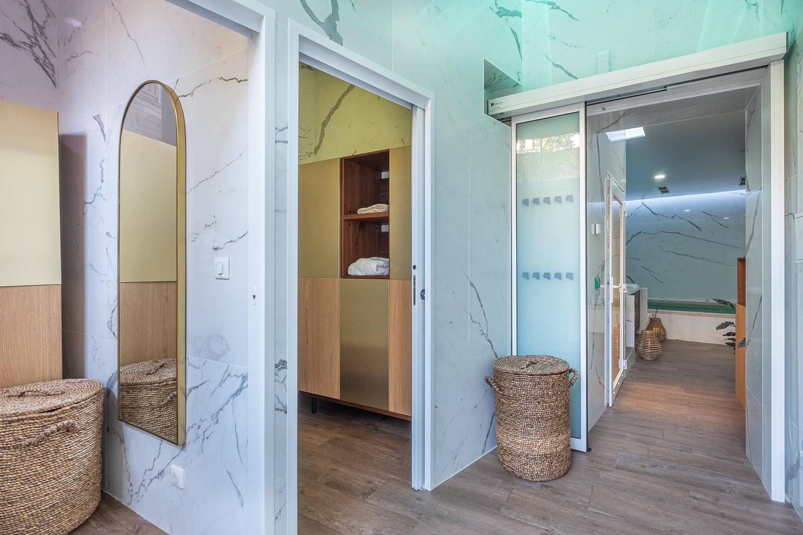 波爾多 Le Palais Gallien Spa 淋浴與更衣空間