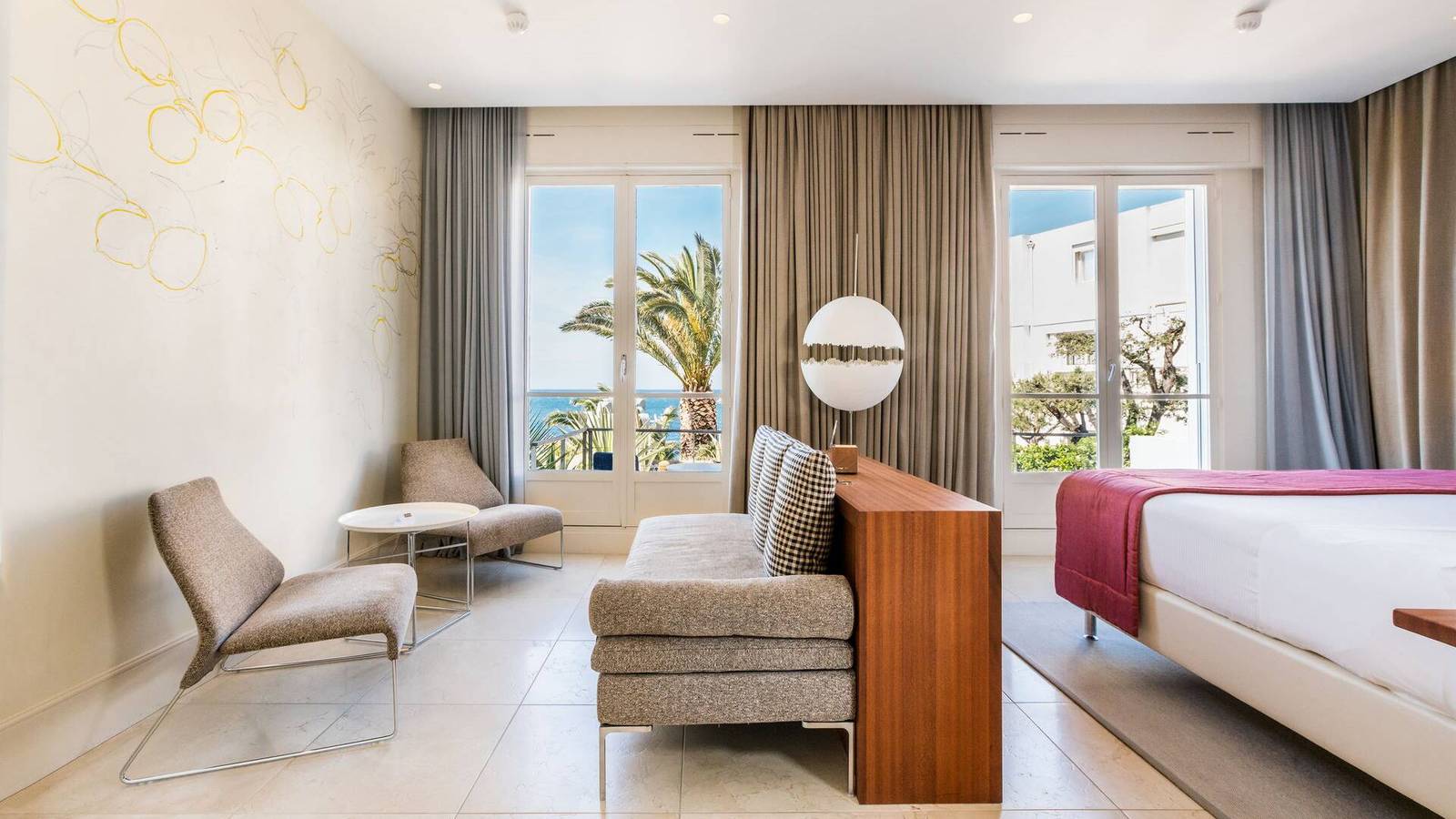 馬賽 Le Petit Nice Passedat Romantic Junior Suite 起居區與床