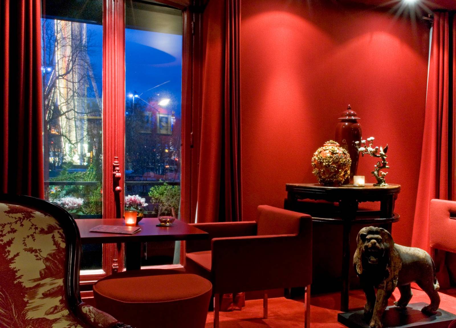 Le Royal Hotel Lyon 酒吧窗邊座位