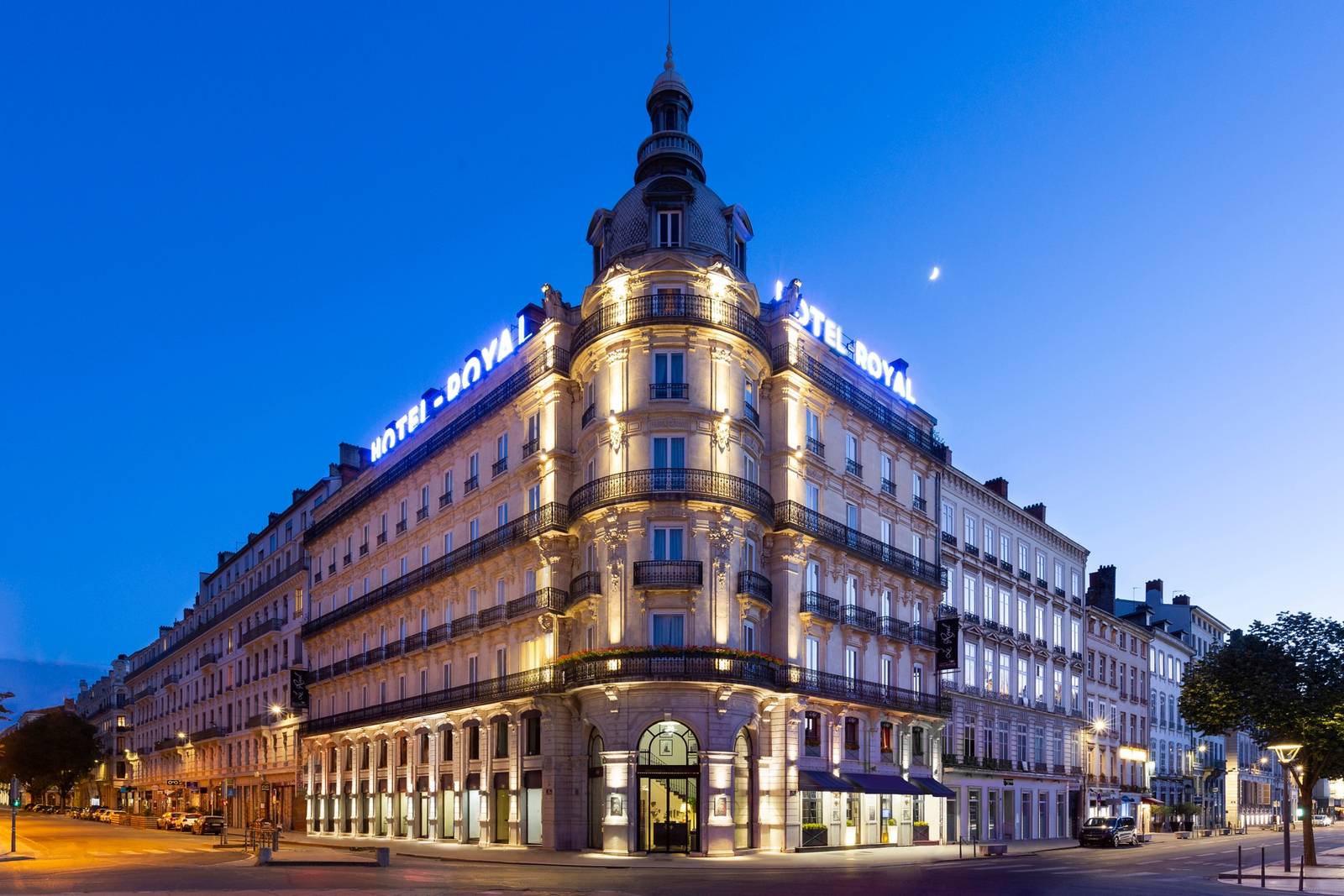 里昂 Le Royal Hotel Lyon 面向白萊果廣場的奧斯曼式建築立面