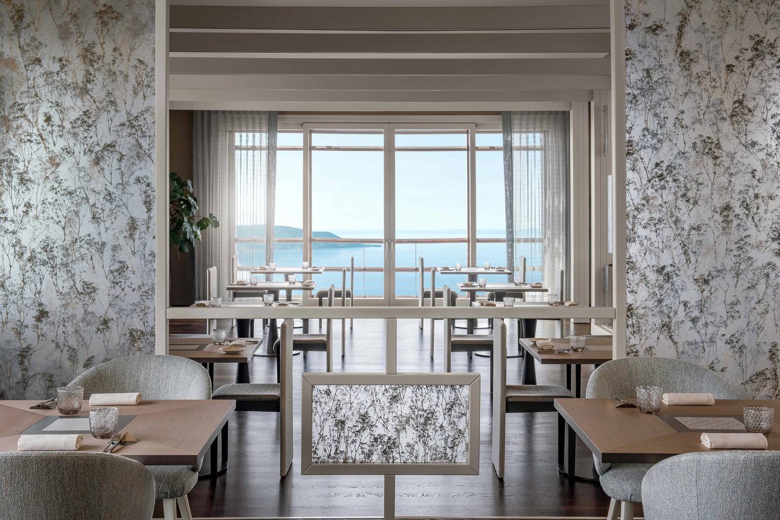 Lefay Resort & SPA La Limonaia 餐廳與窗外湖景