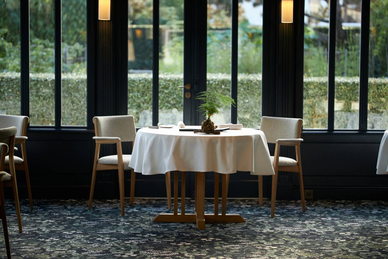 波爾多 Les Sources de Caudalie La Grand’Vigne 餐廳窗邊餐桌