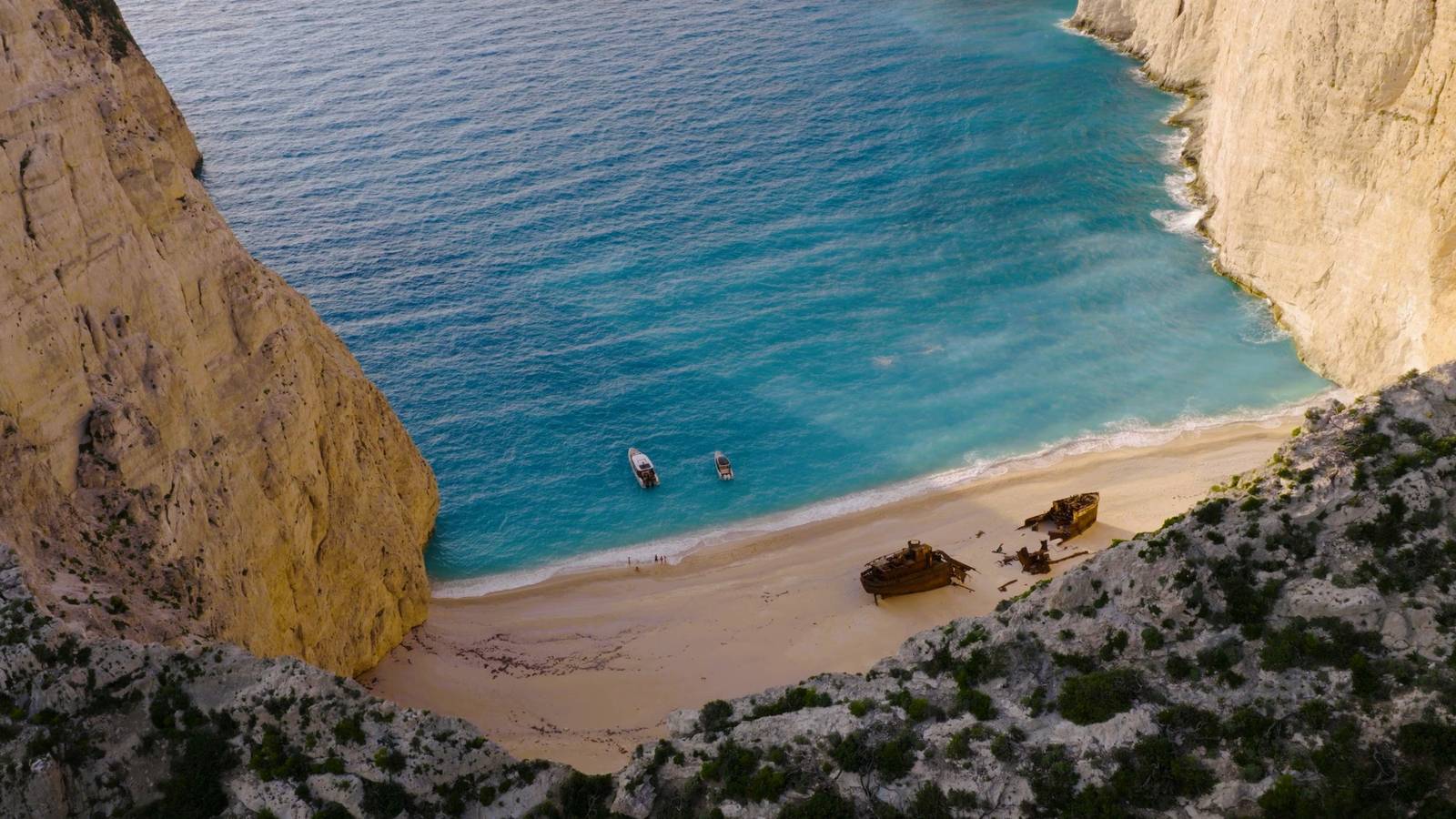 扎金索斯沈船灣 Navagio 的白沙與斷崖
