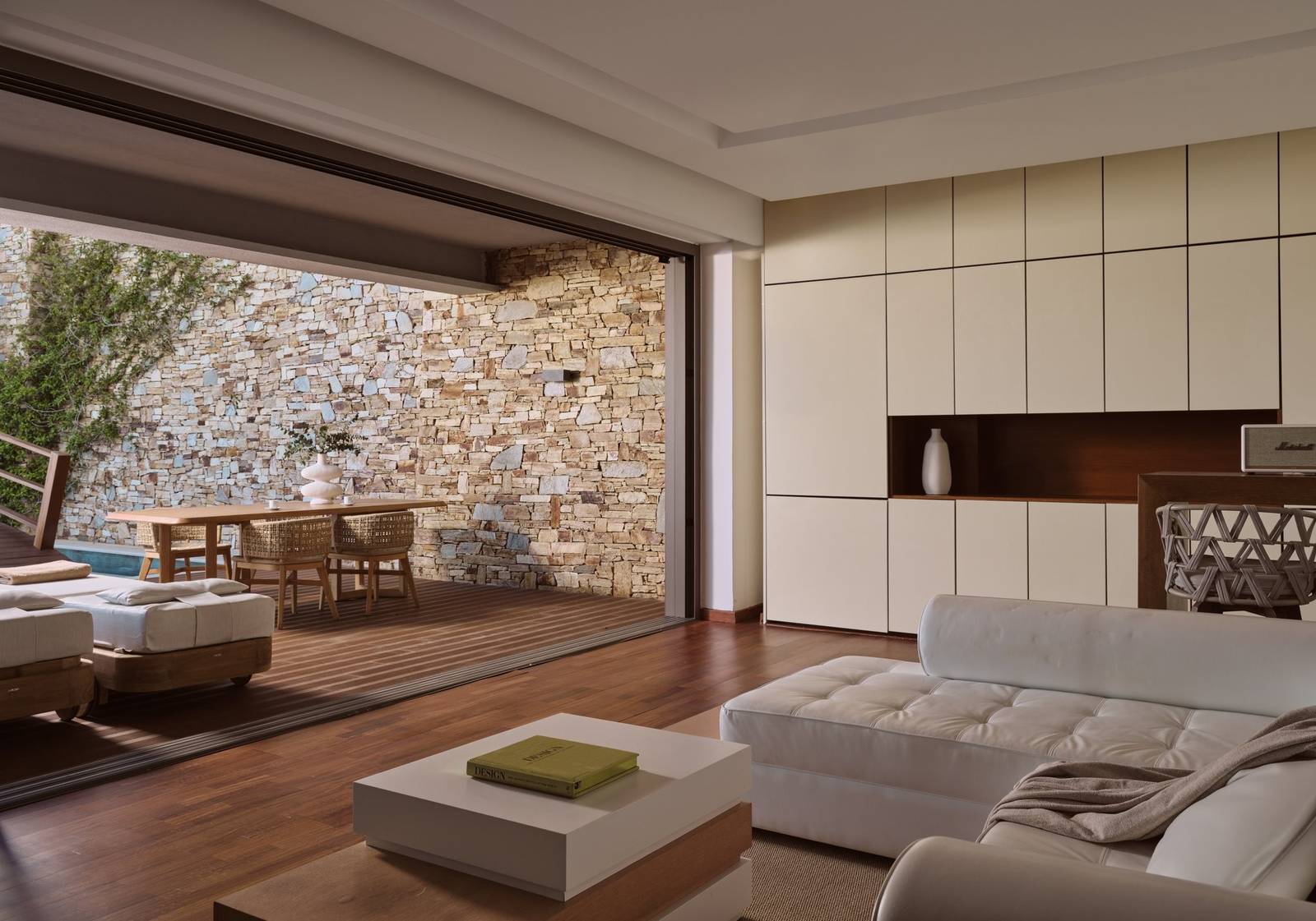 扎金索斯 Lesante Blu The Royal Grand Suite 起居空間與泳池露台