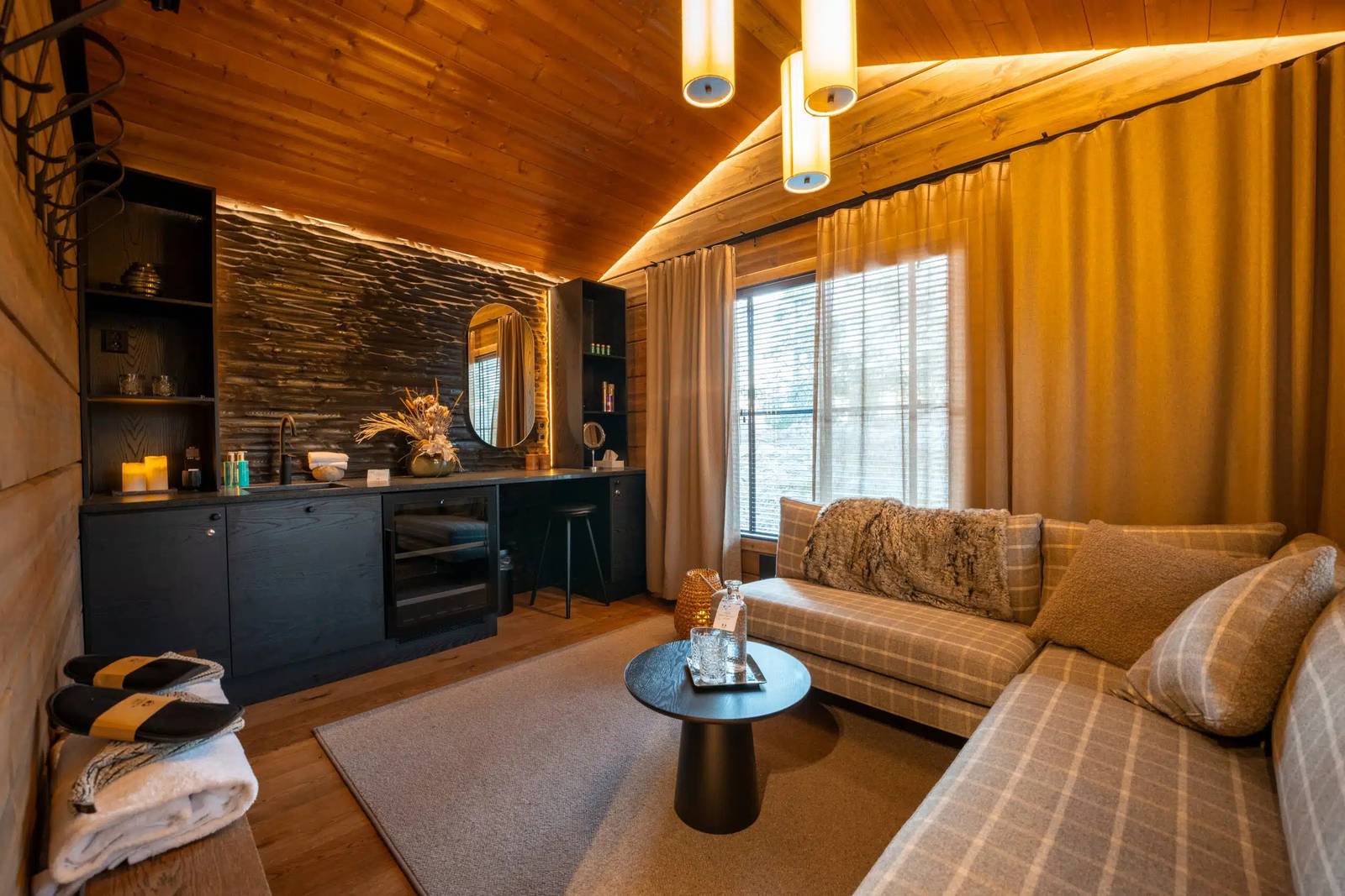 萊維 Levin Iglut Golden Crown 三溫暖小屋的休息室