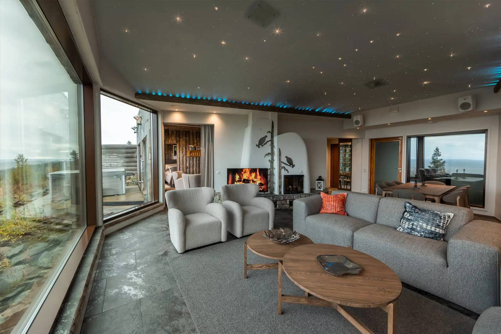 萊維 Levin Iglut Golden Crown Northern Lights House 客廳與景觀窗