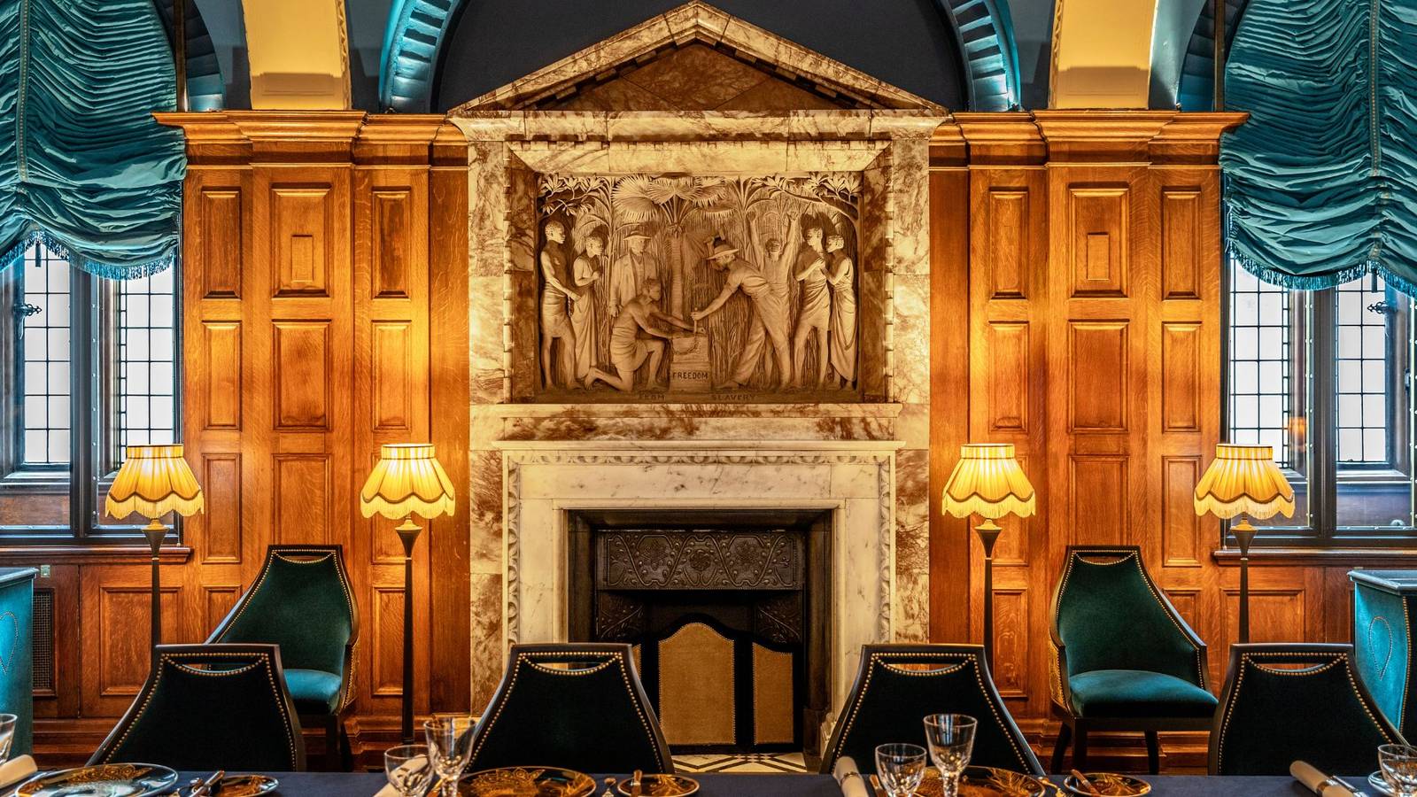 L'oscar London Committee Room 雕刻壁爐
