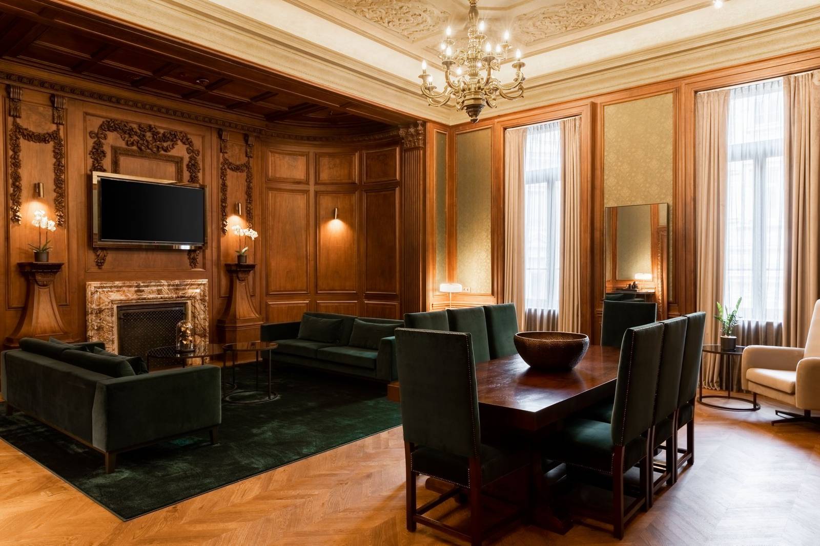 布加勒斯特 The Marmorosch Palace Suite 木牆、壁爐與水晶燈