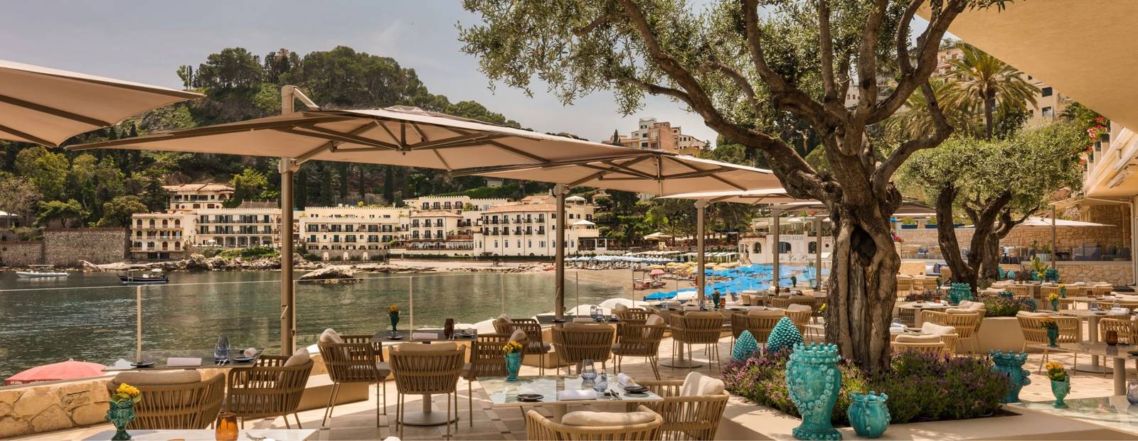 陶爾米納 Mazzarò Sea Palace海灣旁的露天用餐區