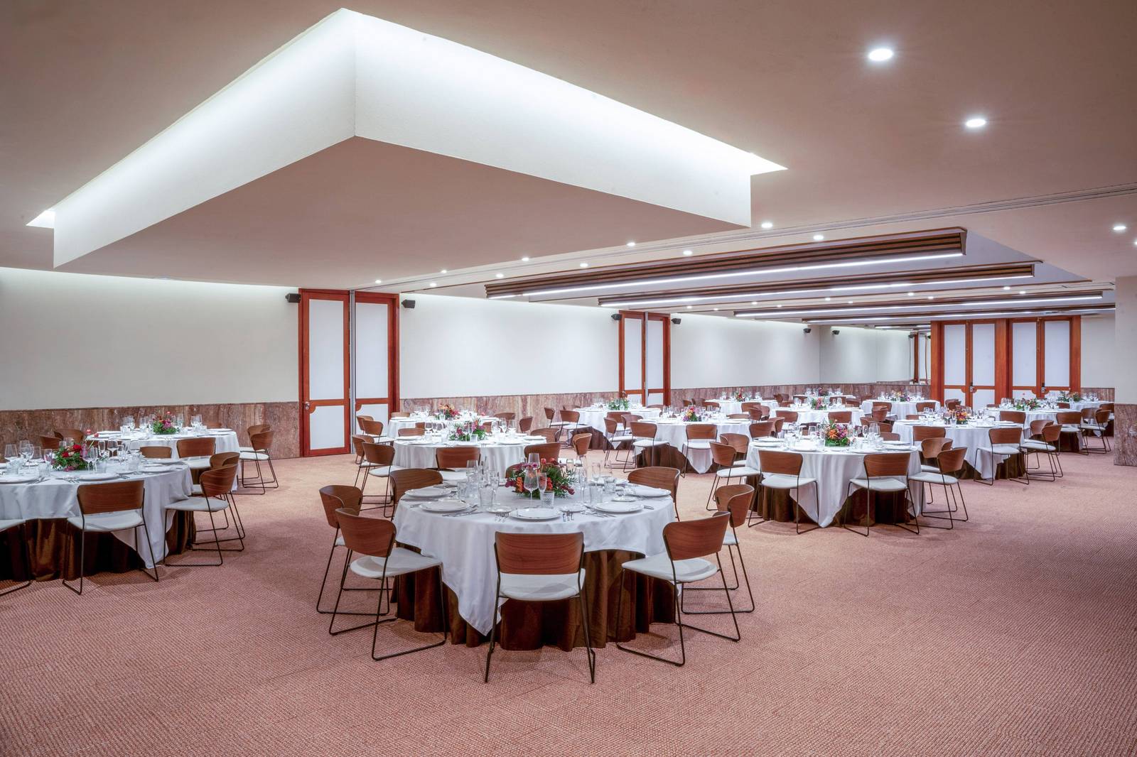 畢爾包 Meliá Bilbao 宴會廳的圓桌布置