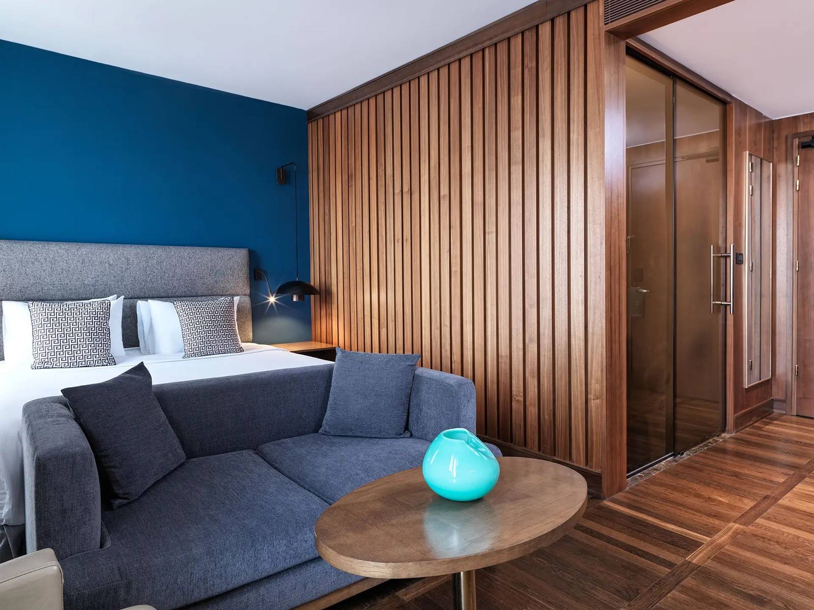 貝爾格勒 Metropol Palace Junior Suite 大床與沙發區