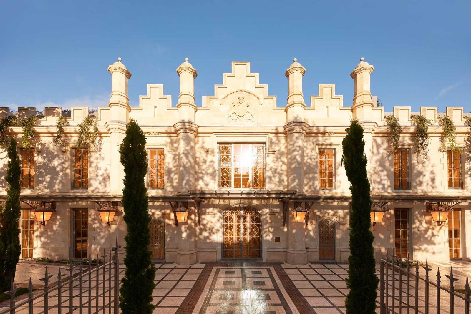 波爾多 Mondrian Bordeaux Les Carmes 十九世紀酒窖建築立面