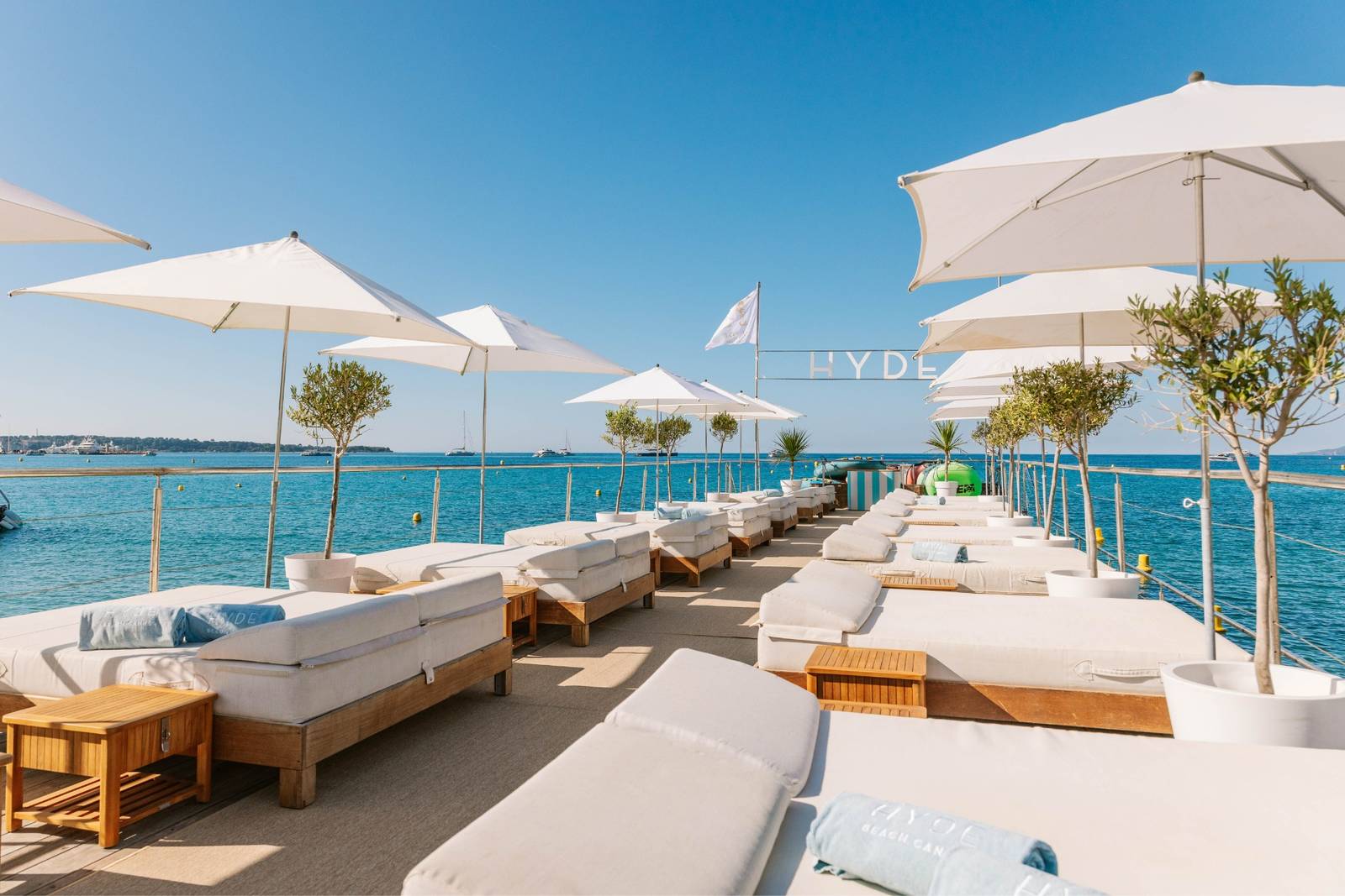 坎城 Mondrian Cannes Hyde Beach 海邊躺椅