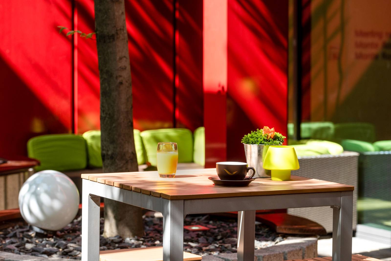 法蘭克福 Mövenpick Hotel Frankfurt City 中庭戶外座位