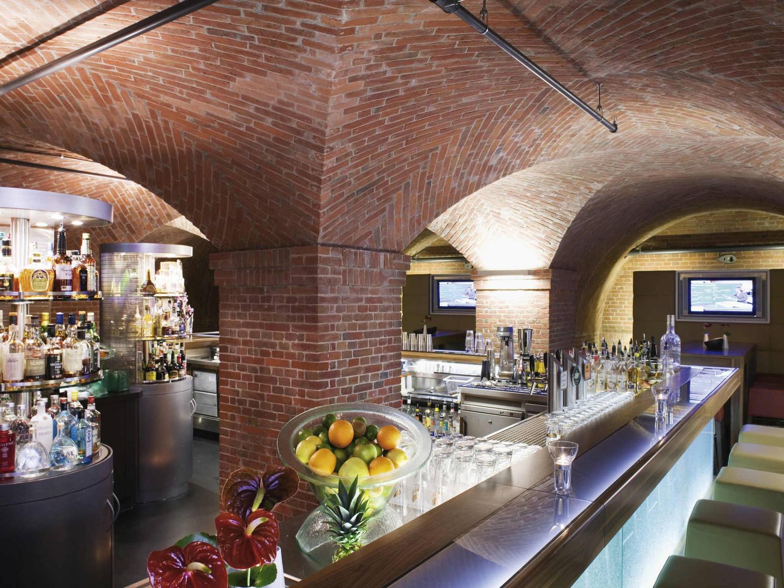 漢堡 Mövenpick 酒店 CAVE Bar 紅磚拱頂吧台