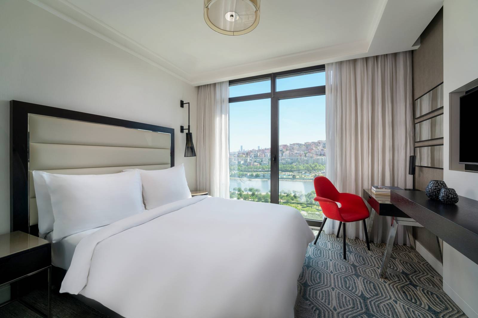 Deluxe King Sea View 落地窗客房