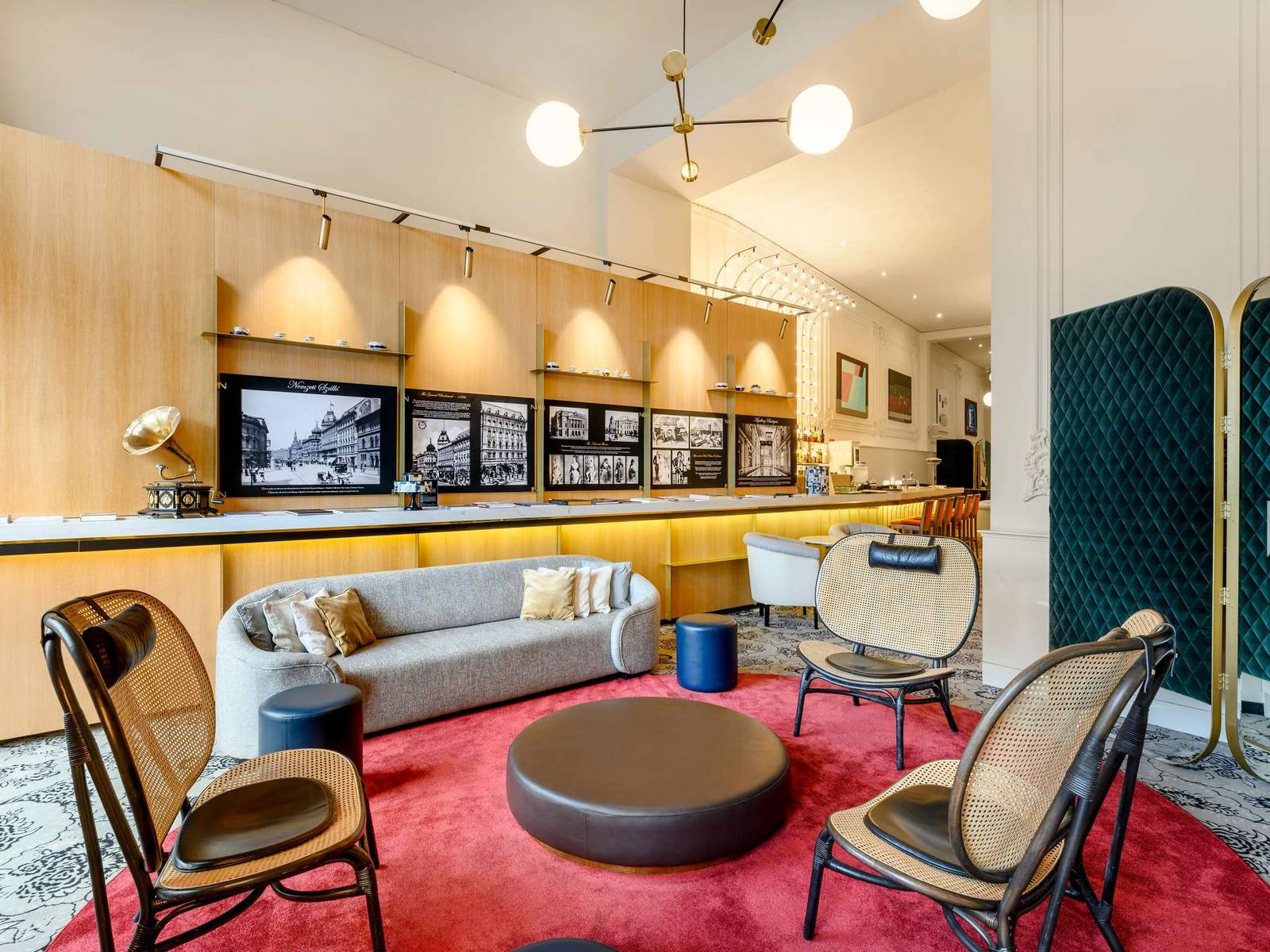 Nemzeti Hotel Lobby Bar 旁的沙發座位區