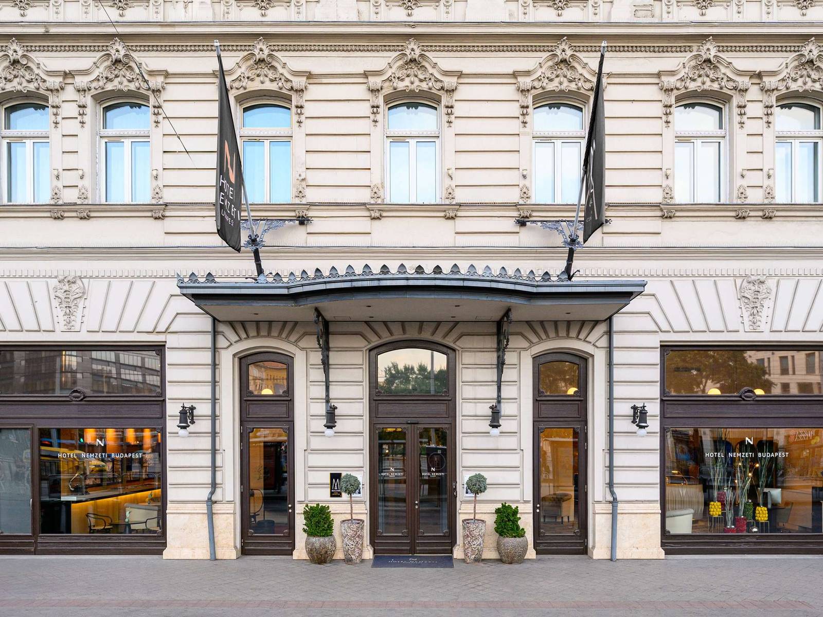 布達佩斯 Nemzeti Hotel 十九世紀建築立面與入口