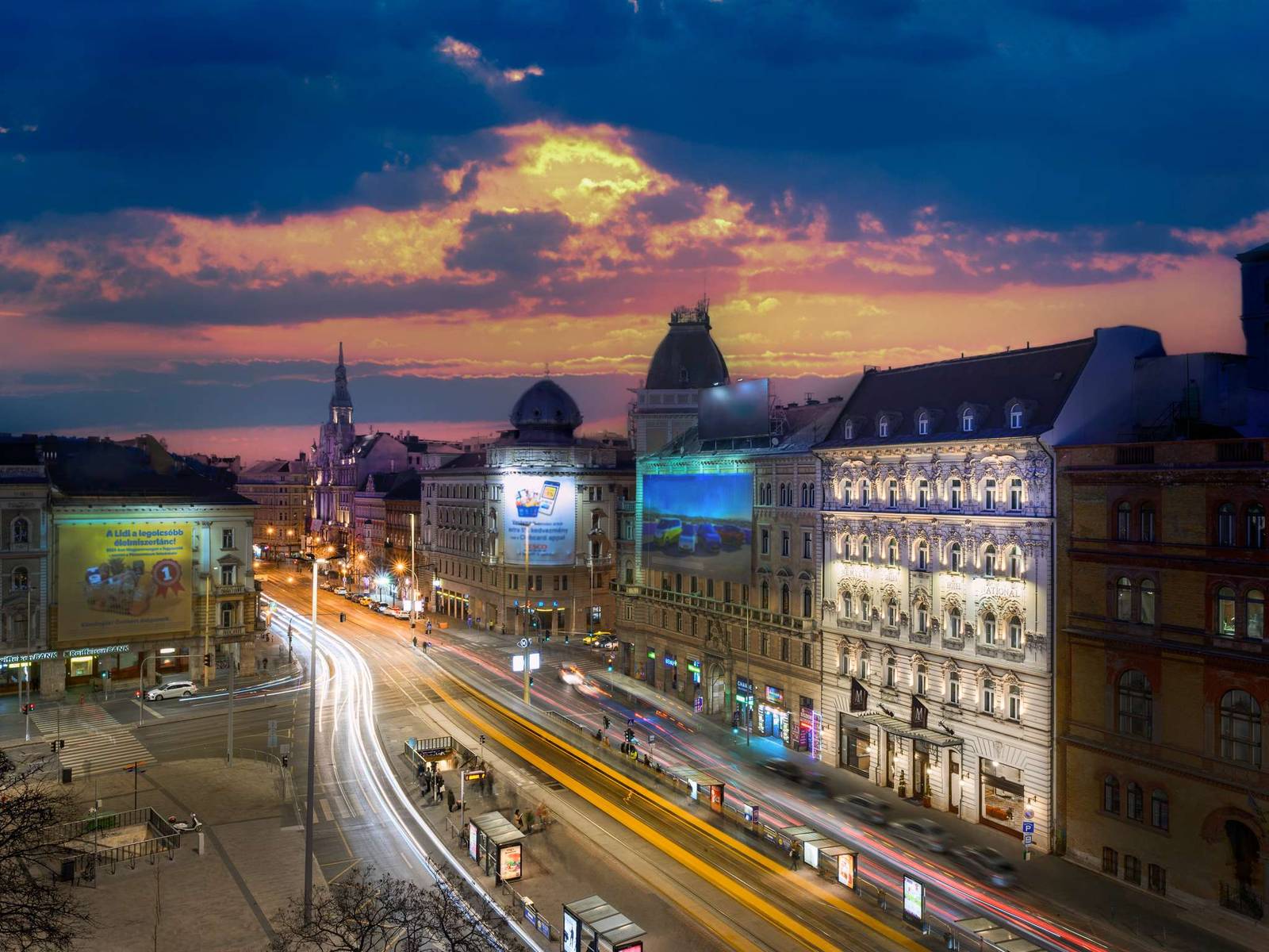 Nemzeti Hotel 與布達佩斯大環路夜景