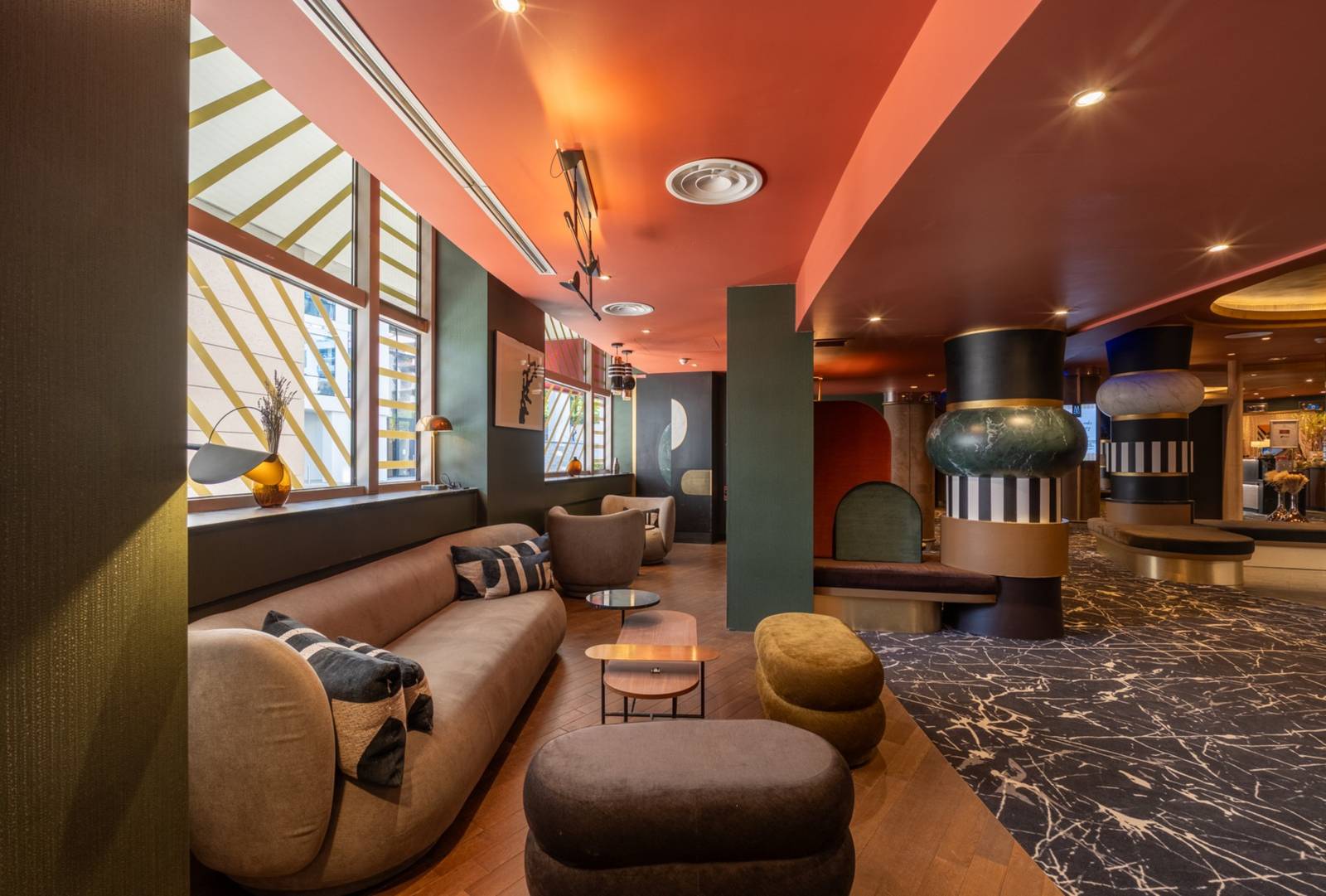 Nest Hotel 大廳沙發休憩區