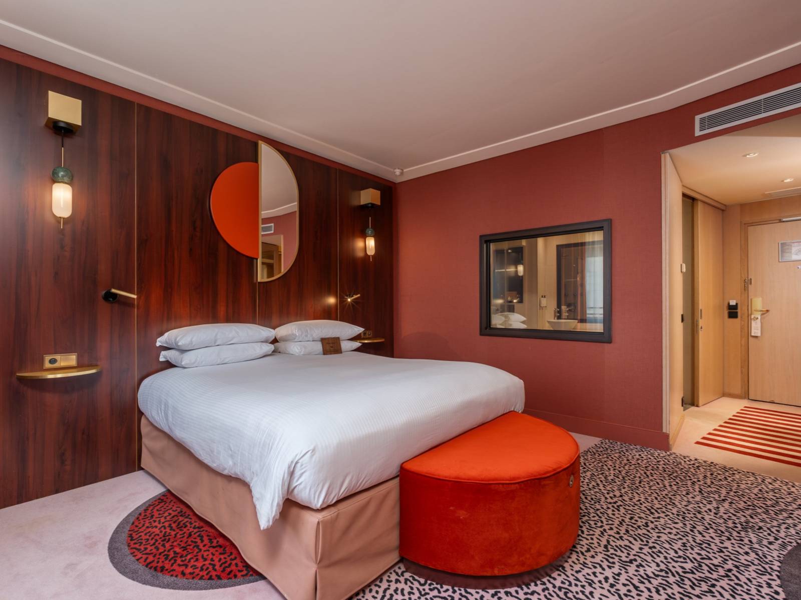 Nest Hotel Deluxe 大床房