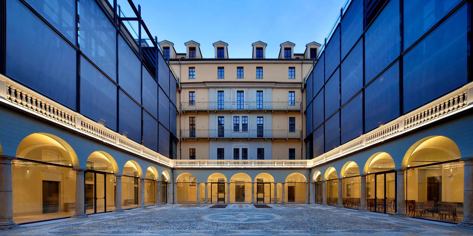 杜林 NH Collection Torino Piazza Carlina 拱廊環繞的十七世紀中庭