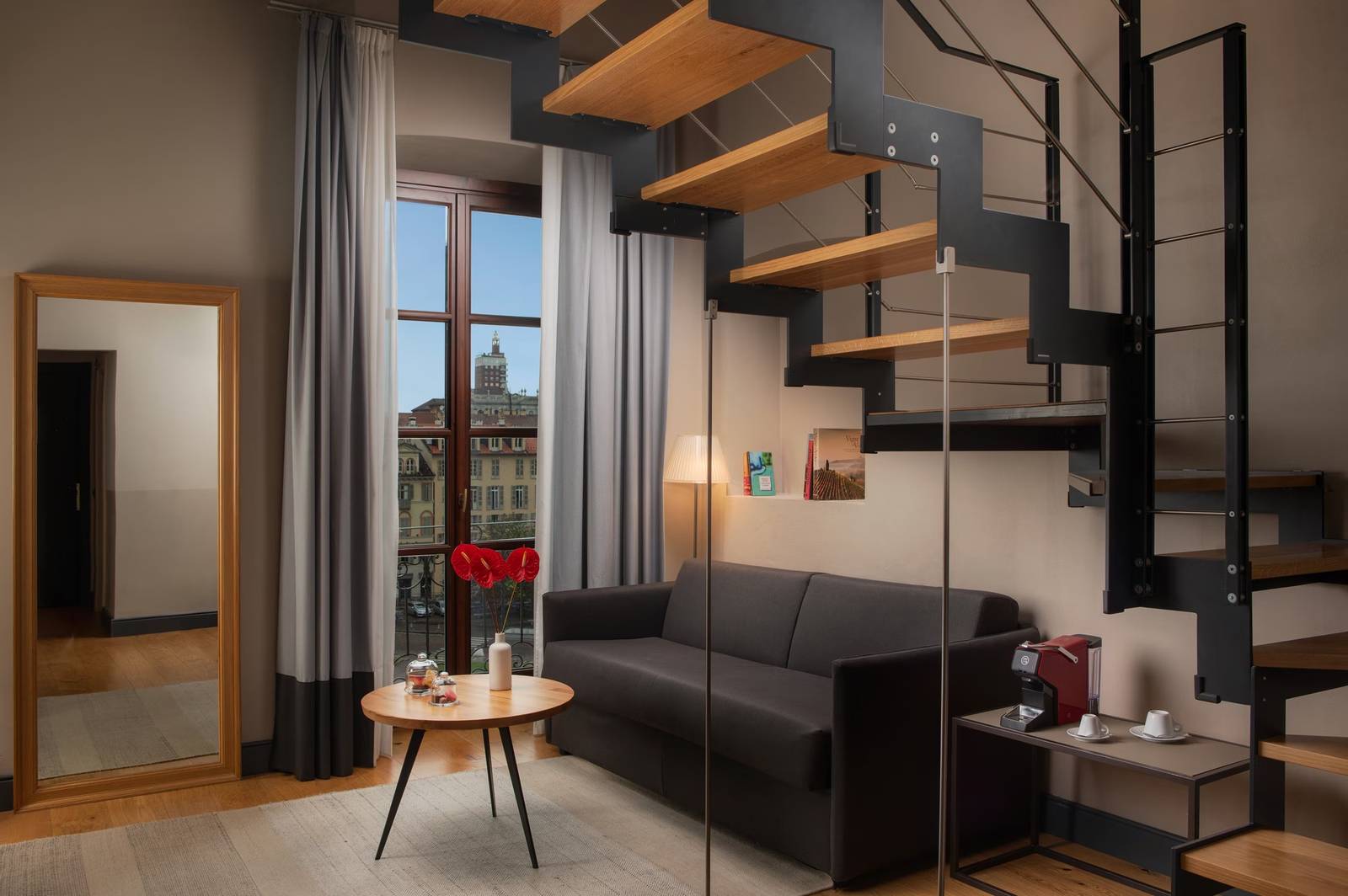 杜林 NH Collection Torino Piazza Carlina 附旋轉樓梯的樓中樓客房