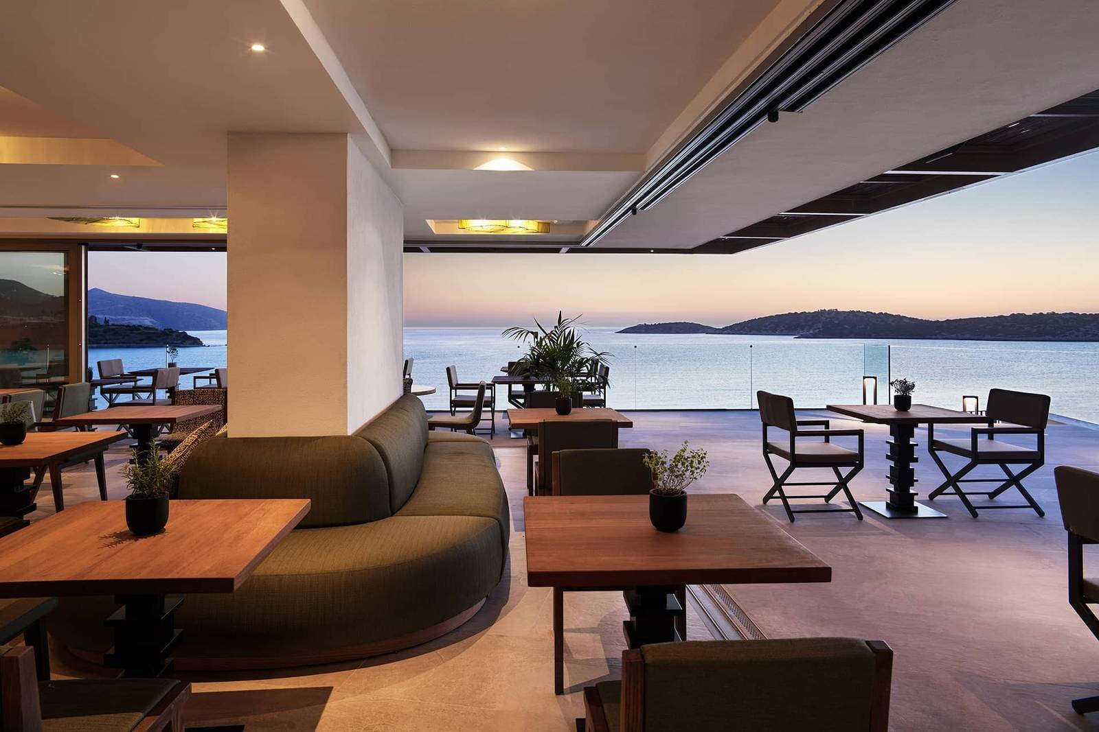 NIKO Seaside Resort Mira 餐廳海景座位