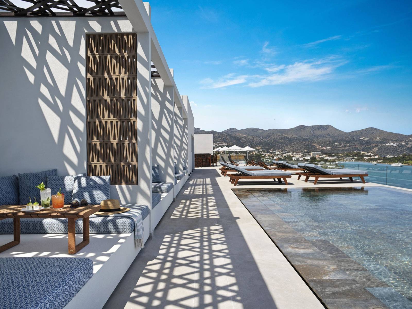 NIKO Seaside Resort Éther 頂樓酒吧露台