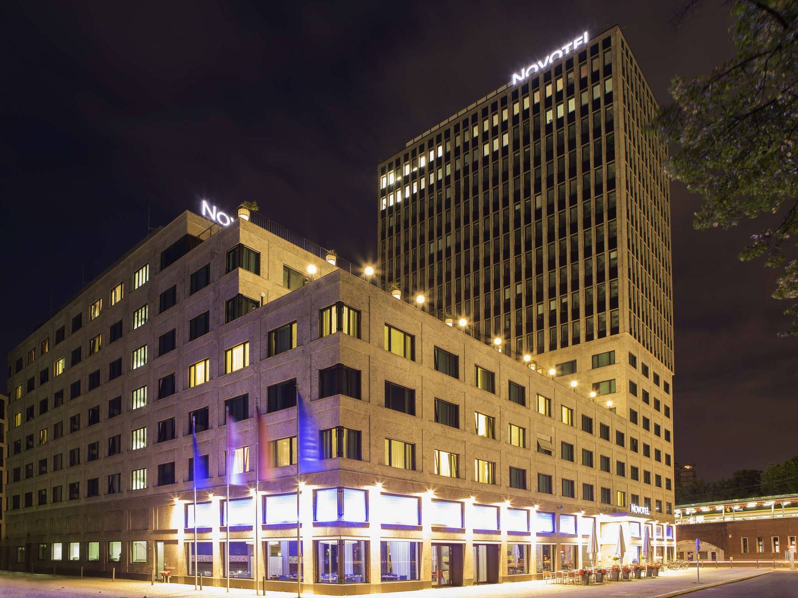 柏林 Novotel Berlin Am Tiergarten 夜間外觀