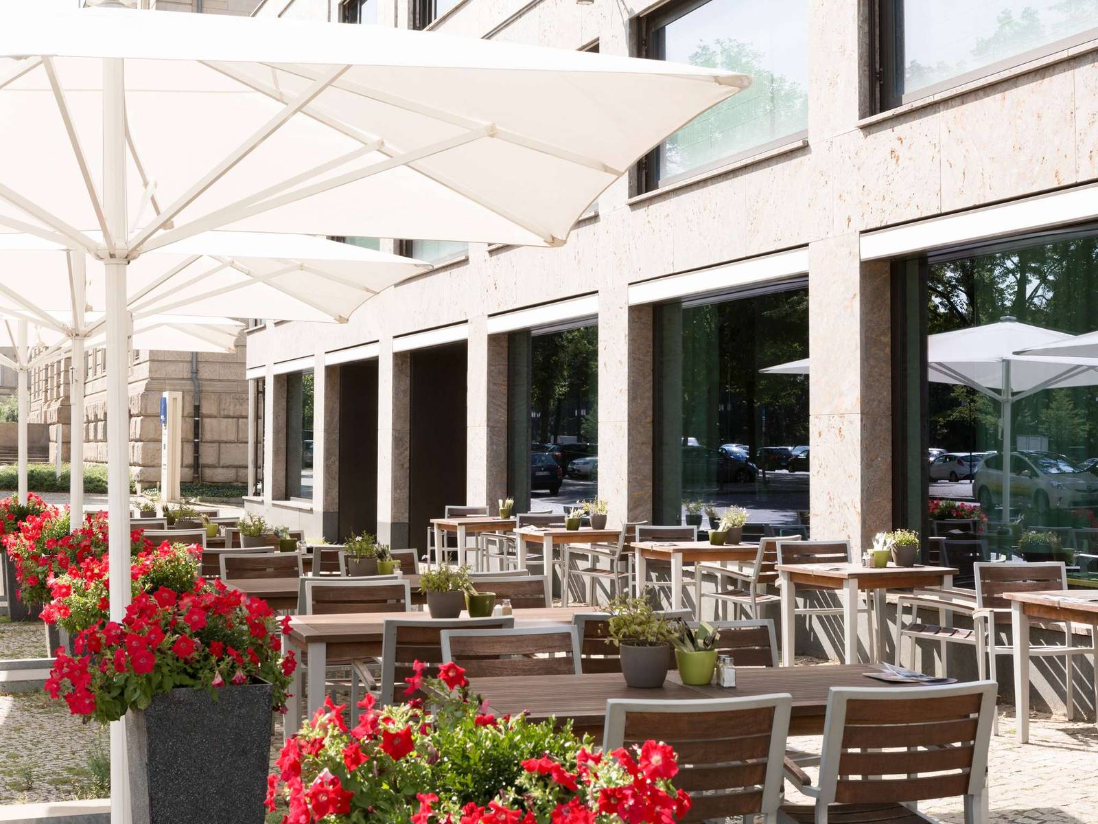 Novotel Berlin Am Tiergarten 餐廳戶外露台