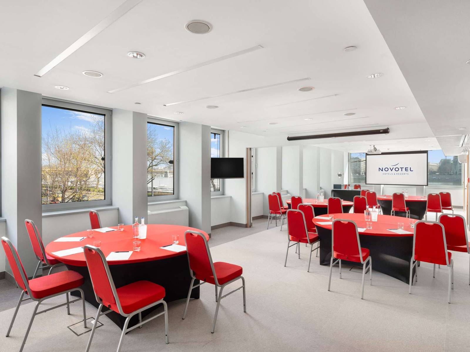 布達佩斯 Novotel Budapest Danube 宴會式擺設的會議室
